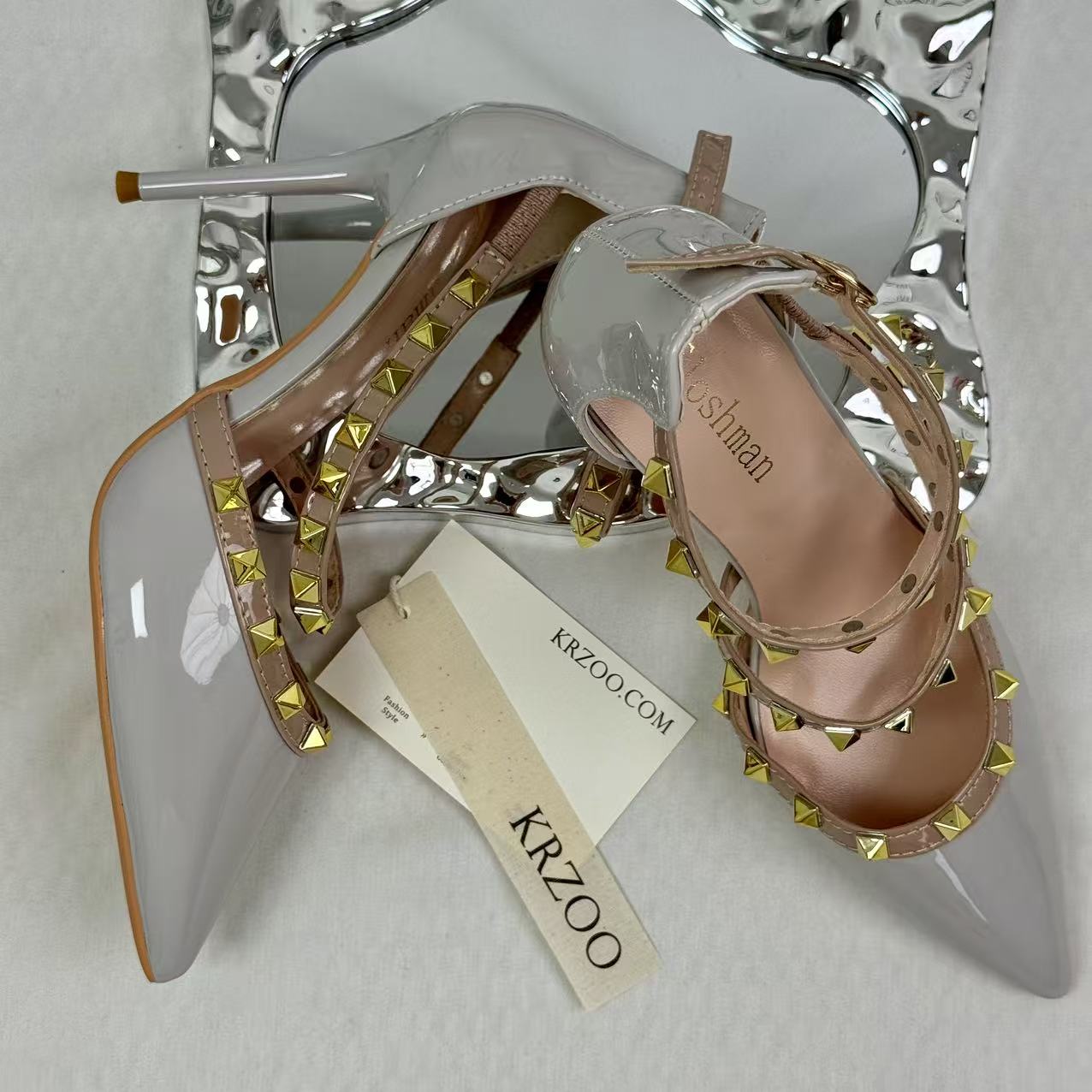 Pointed-nose rivet hollow-heeled shoes