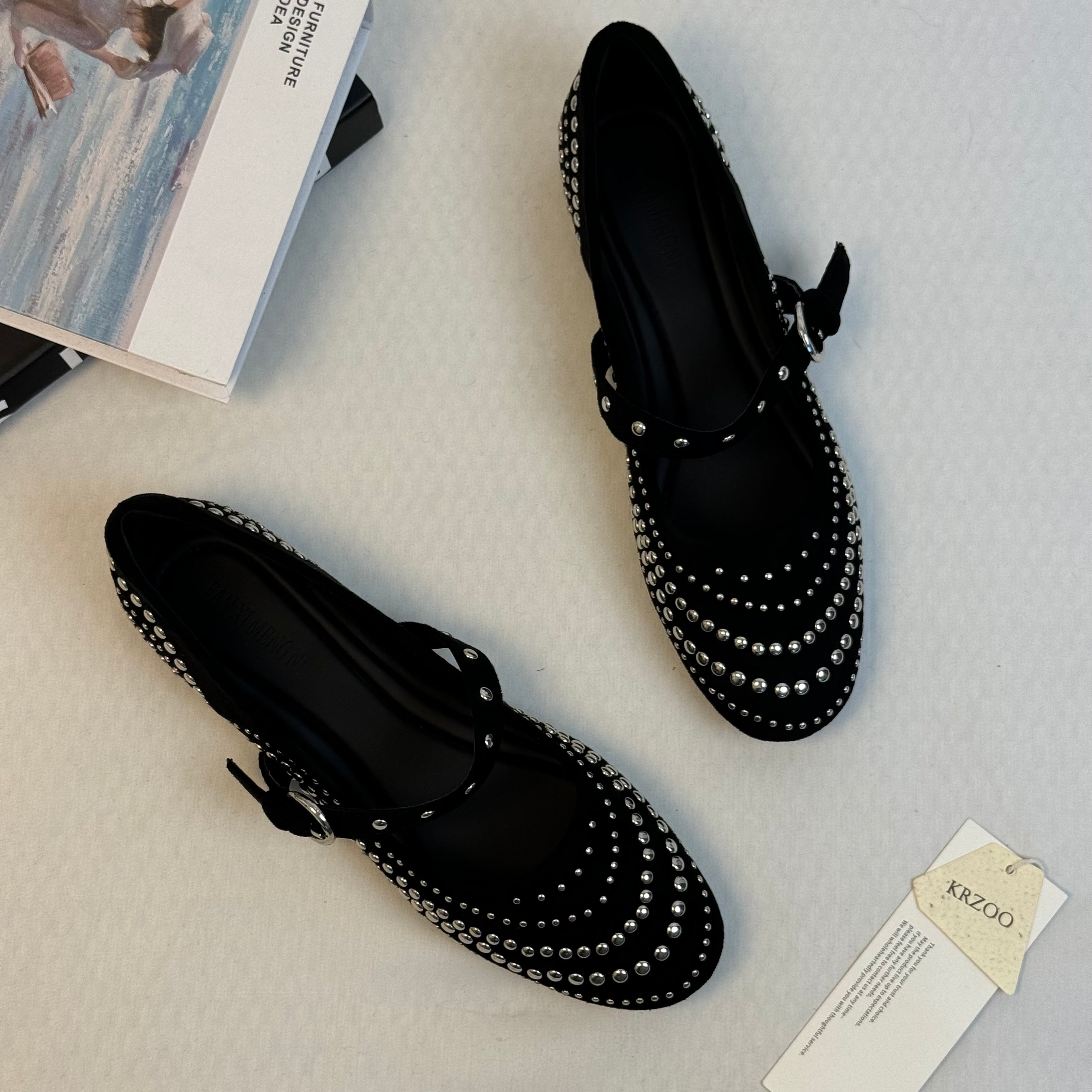 Low-cut one-piece soft-soled slip-on shoes