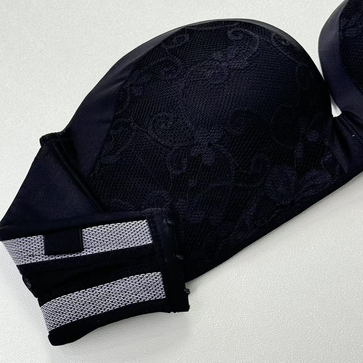 Anti-slip bra without steel ring