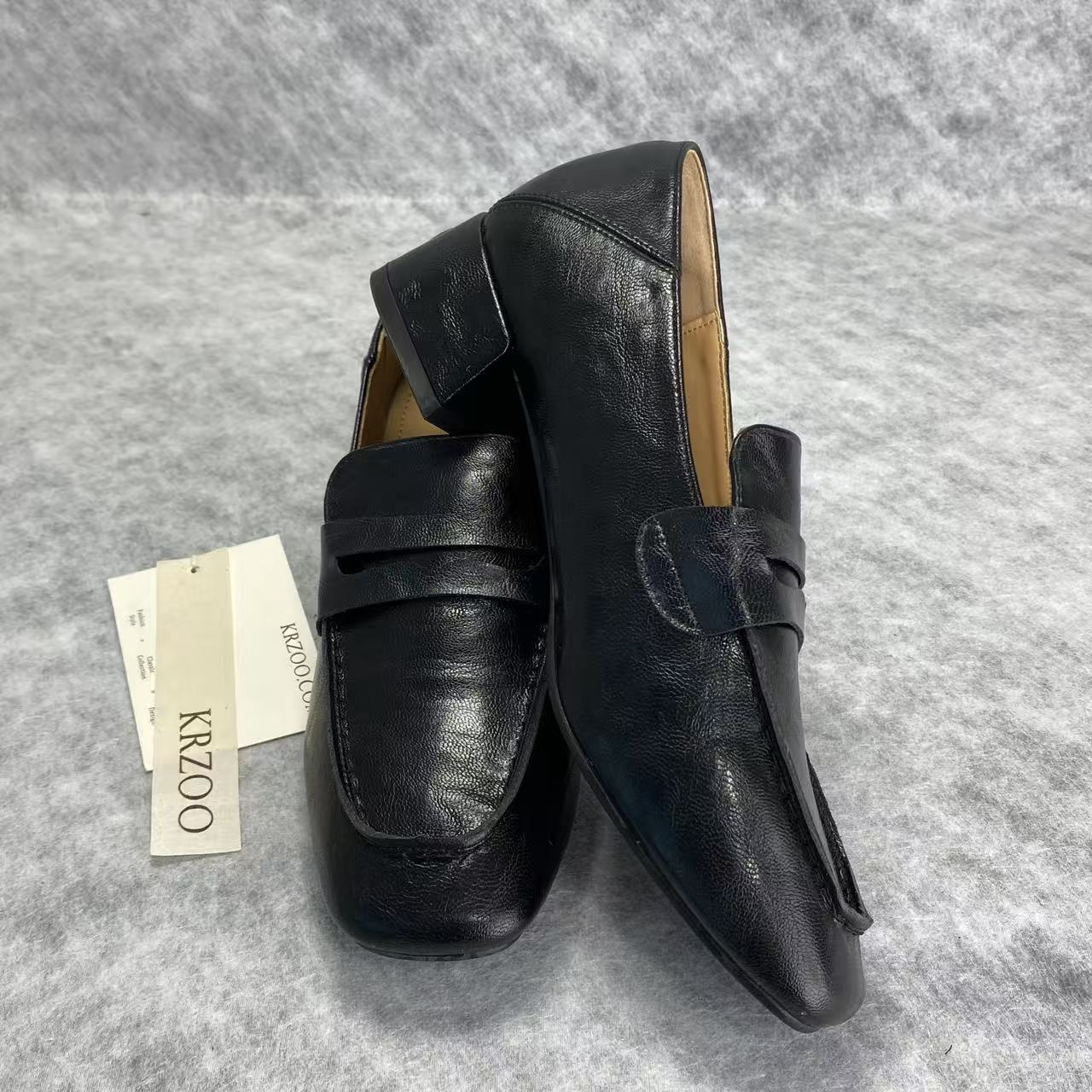 Soft-soled flat-bottomed commuting shoes