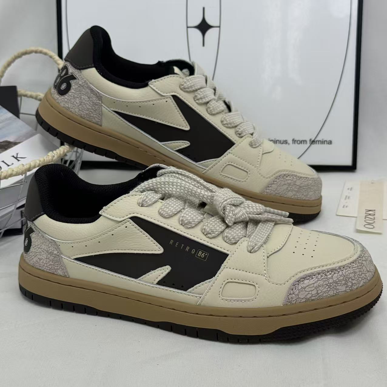 Breathable soft-soled skateboard sneakers