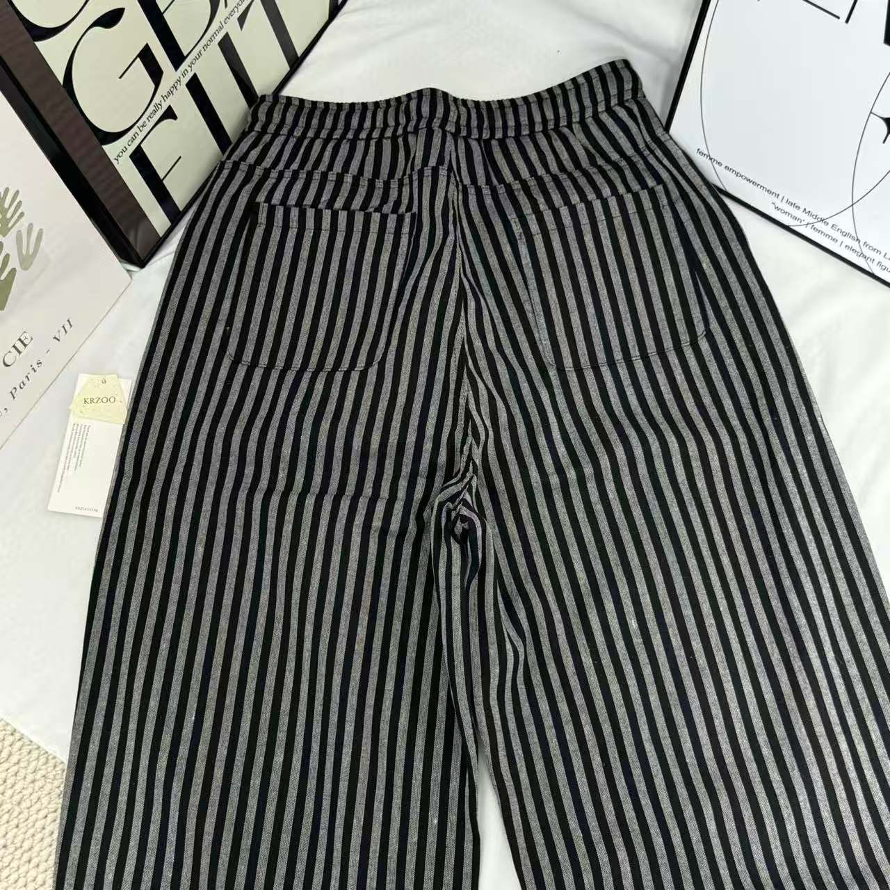 Lazy and draping straight-leg trousers