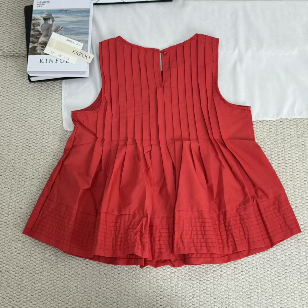 Ruffled slim-fitting loose-back bodice shirt