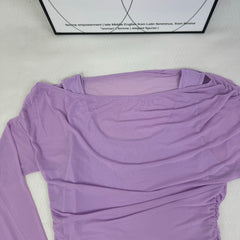 Net fabric elasticated slanting-sleeve top
