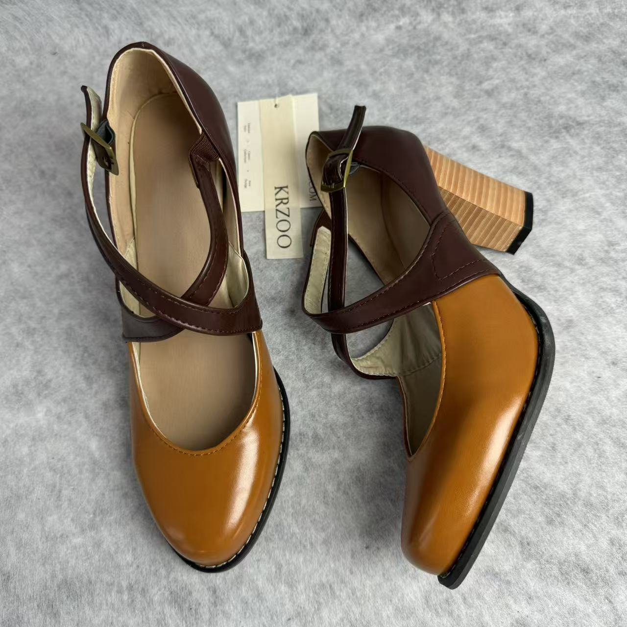 Sharp plastic buckle with thick heel connection