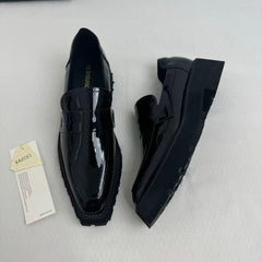 British pointed-toe high-heeled shoes