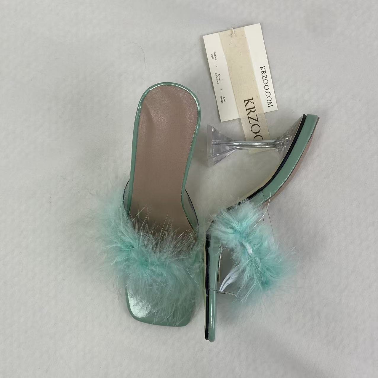 Square-toe one-piece slip-on slippers