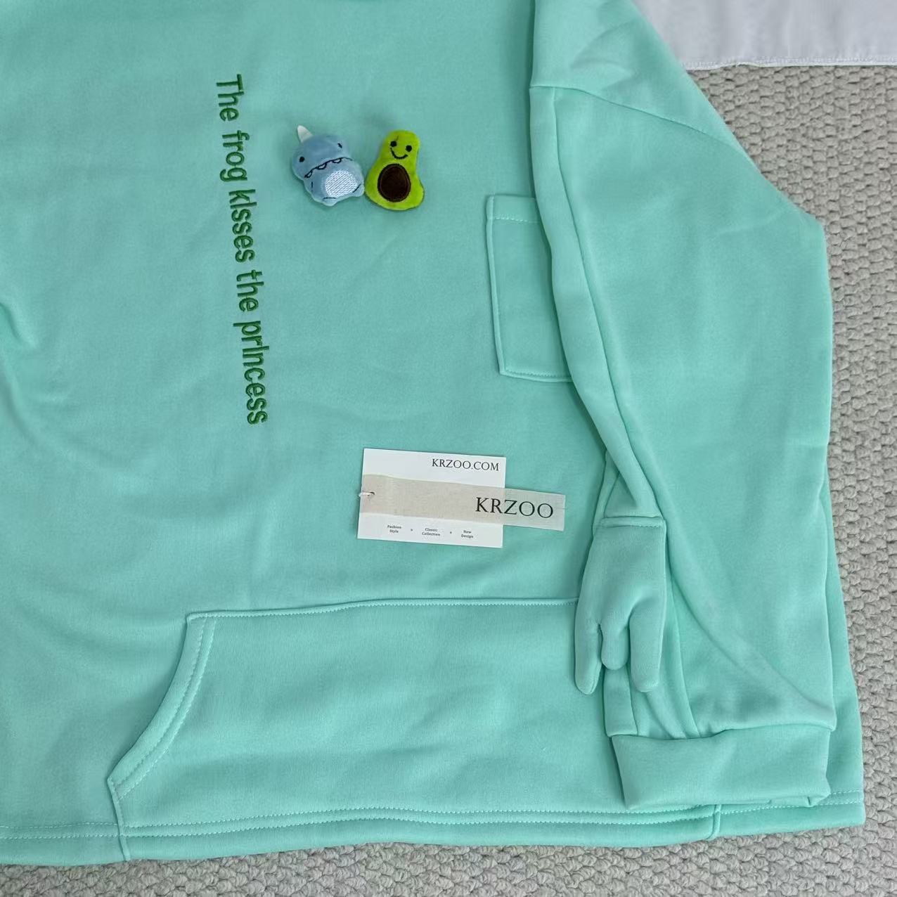 V-neck frog with designable hood