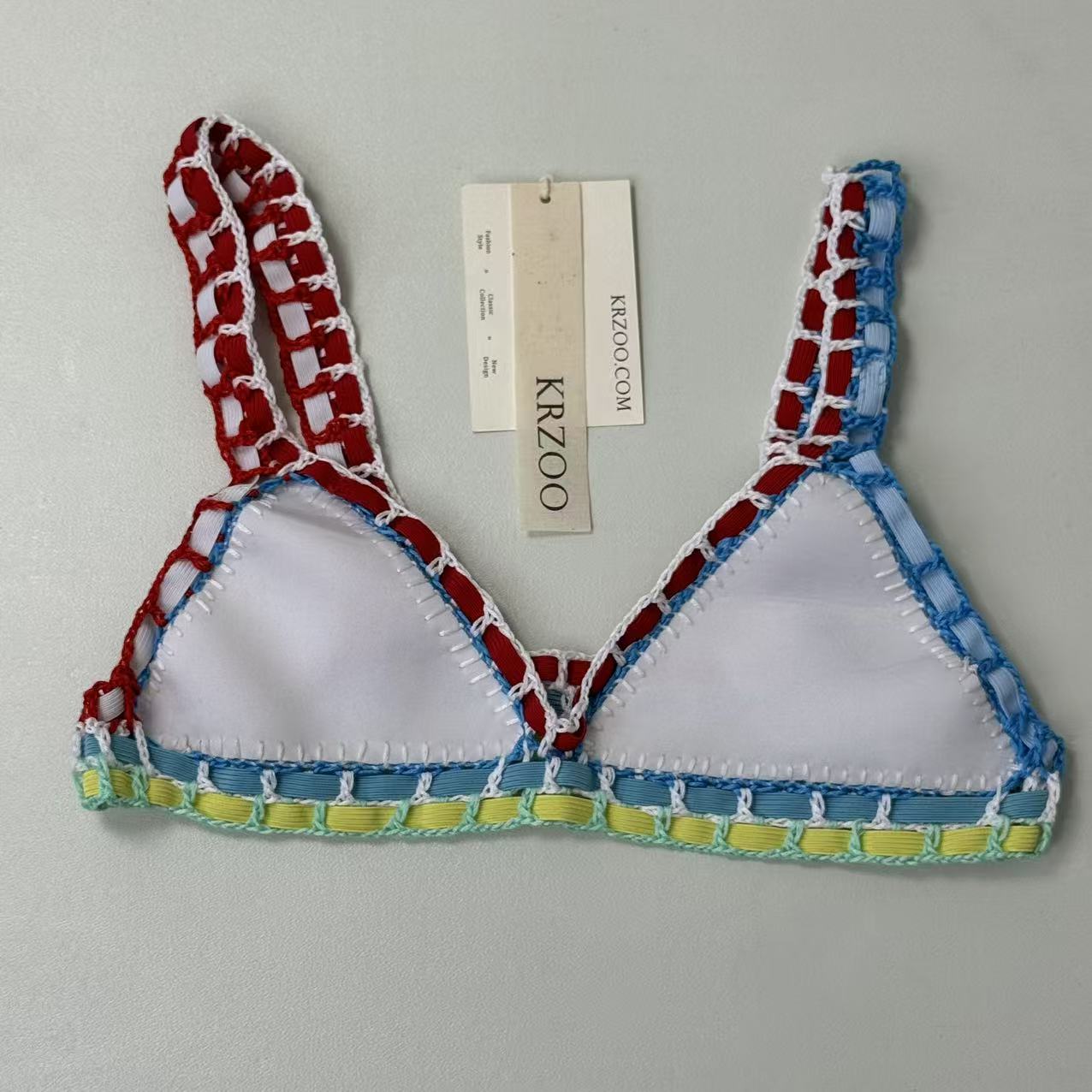 Ribbon-edge color-patterned bikini set