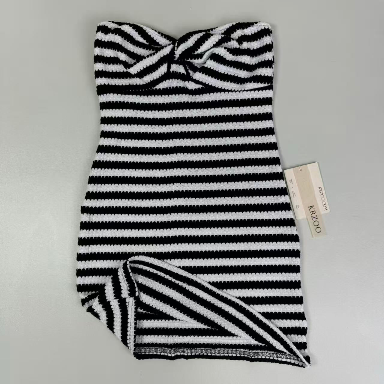 Striped strapless figure-hugging halter dress