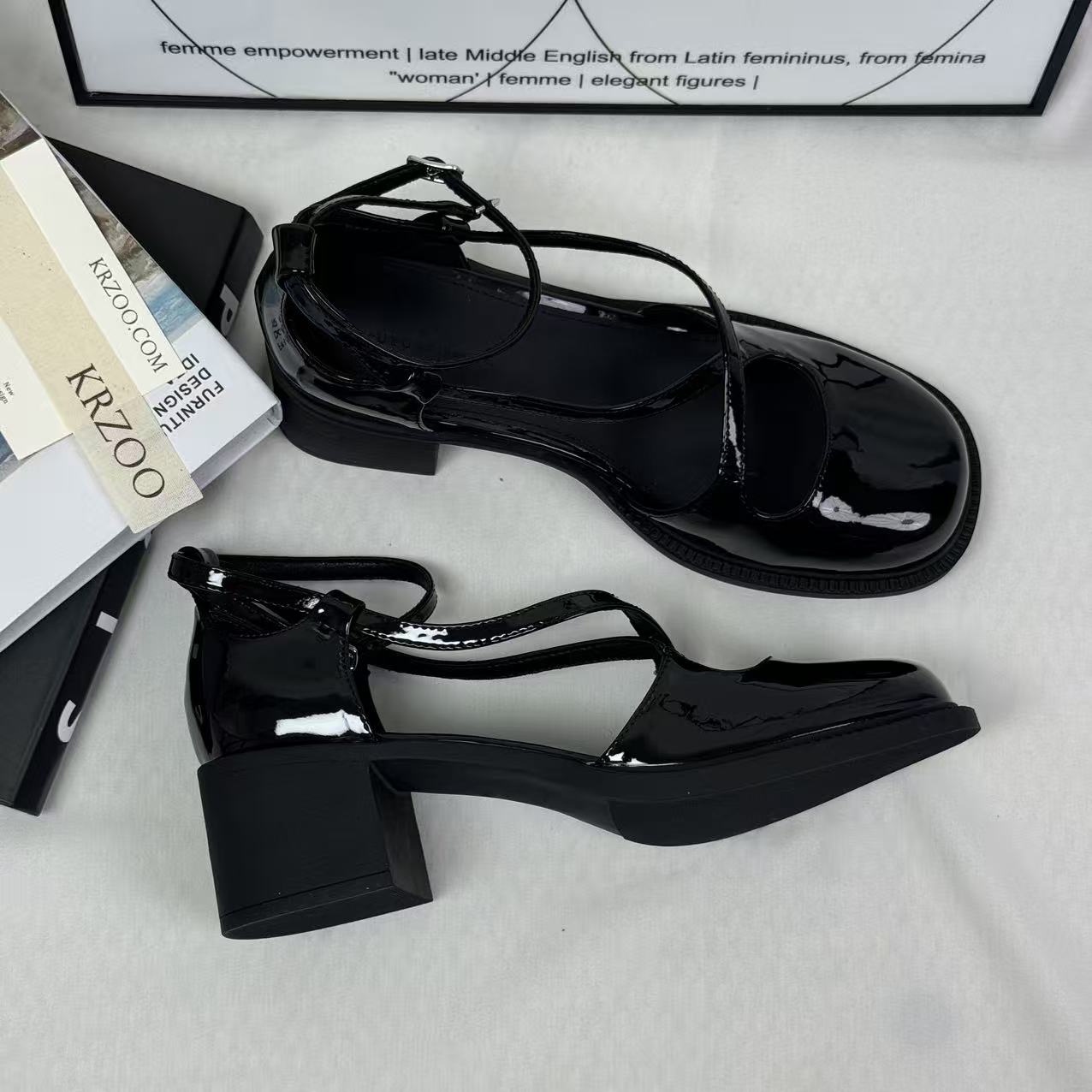 Crossed buckle leather high-heeled shoes