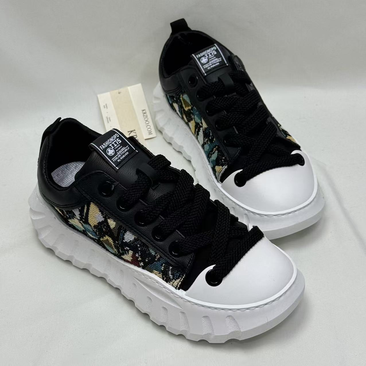 Color-matched breathable mesh thick-soled shoes