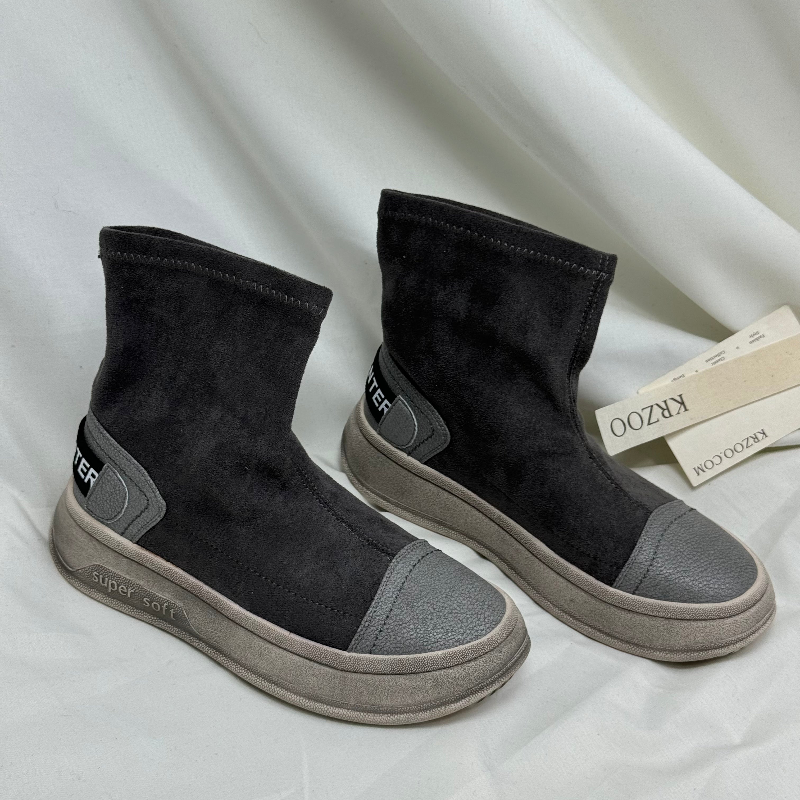 Elastic thick-soled short boots with soft bottom