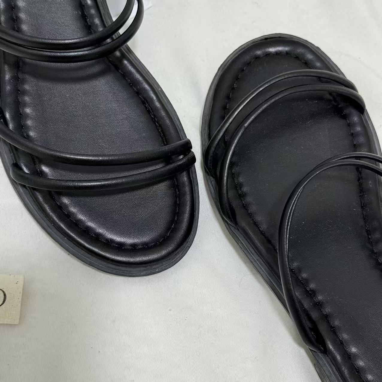 Comfortable and Versatile Flat Beach Slides