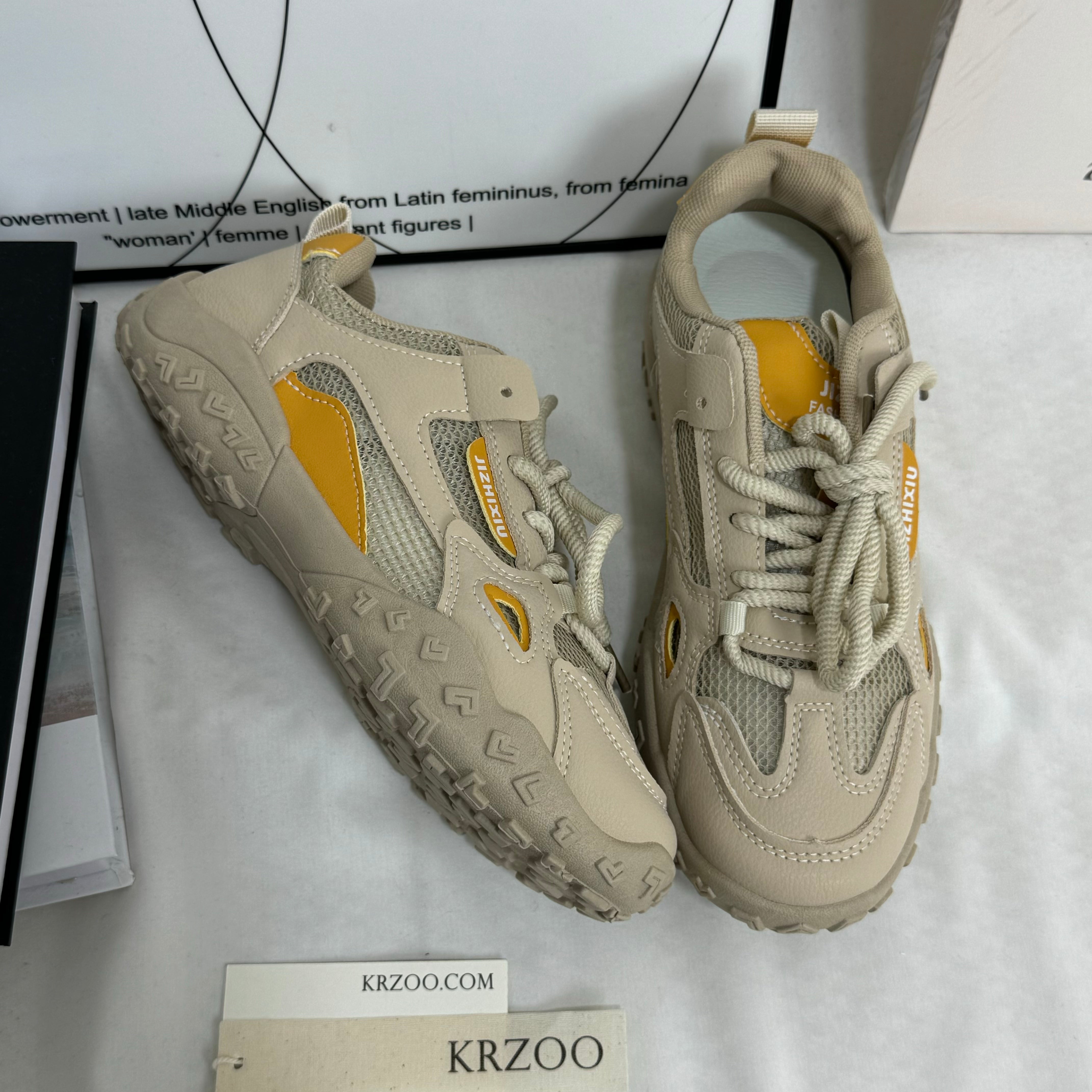 Hiking mountaineering shoes