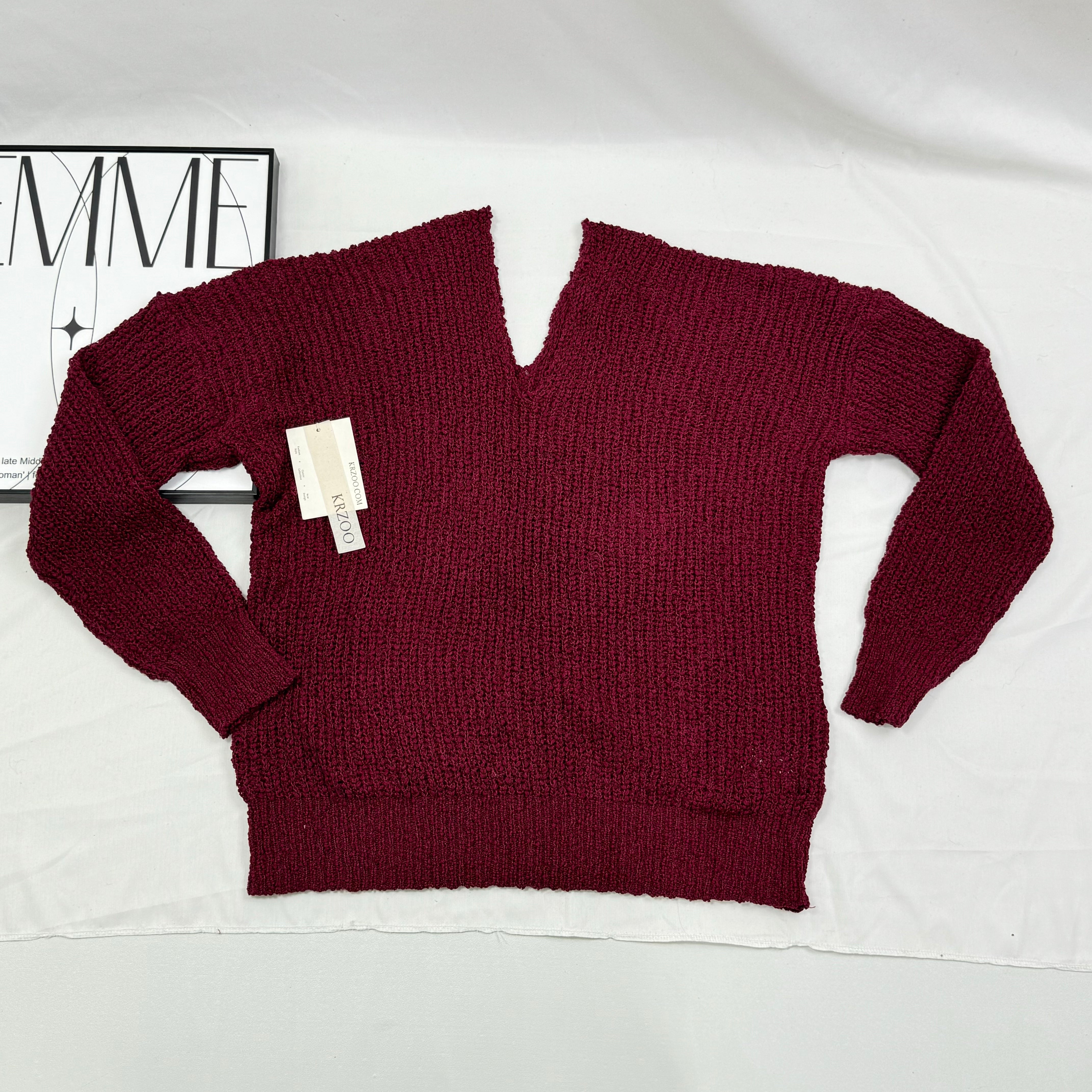 V-neck long-sleeved knitted sweater