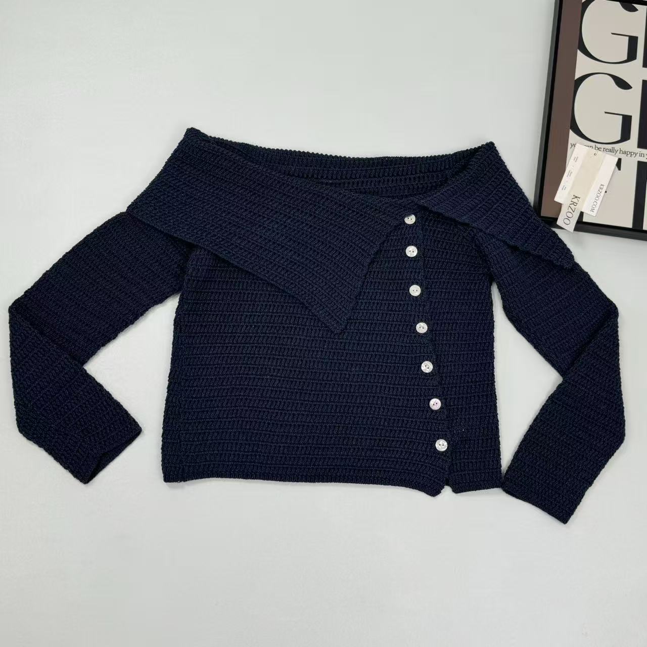 Asymmetric long-sleeved V-neck knitted top