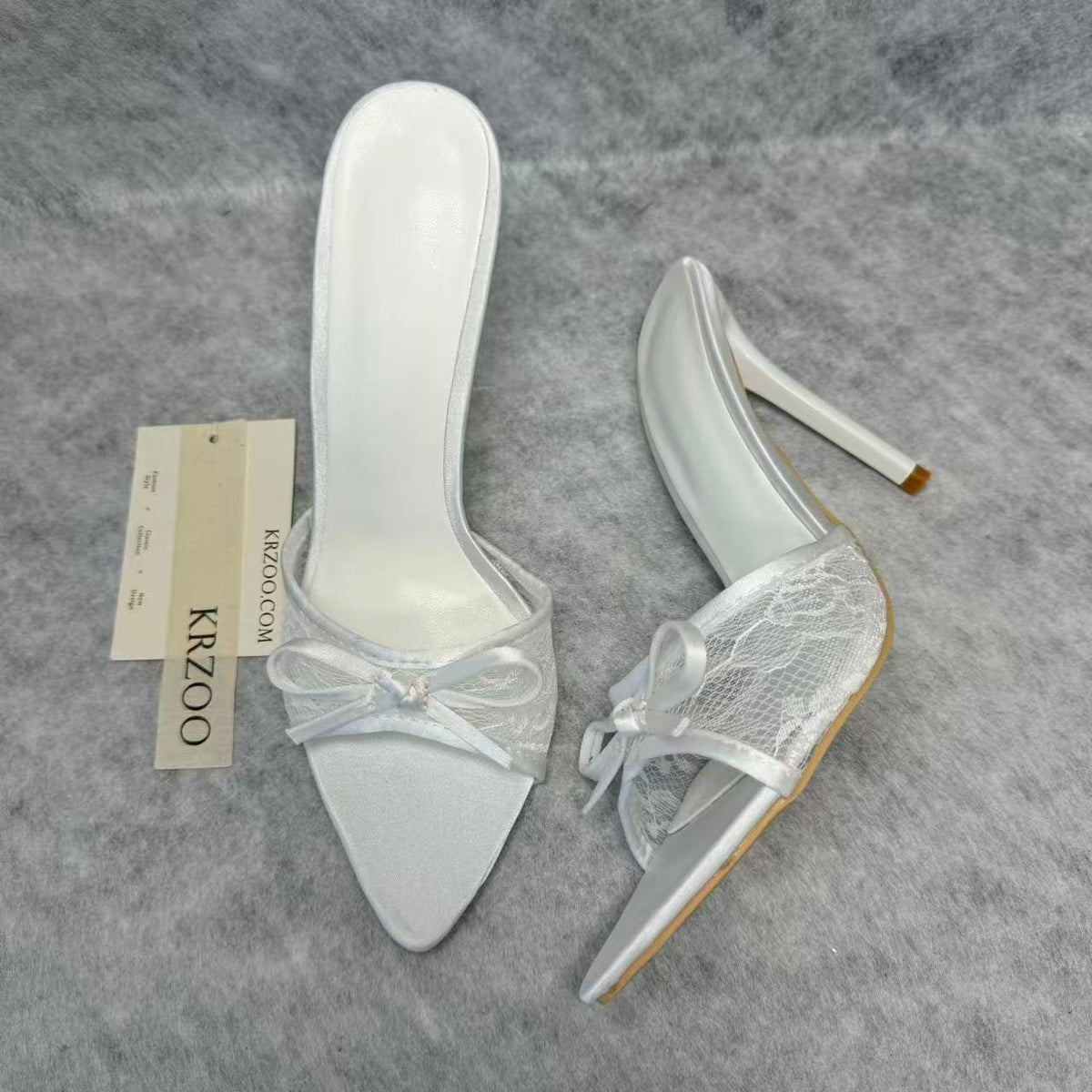 Lace pointed-toe embroidered bow high heels
