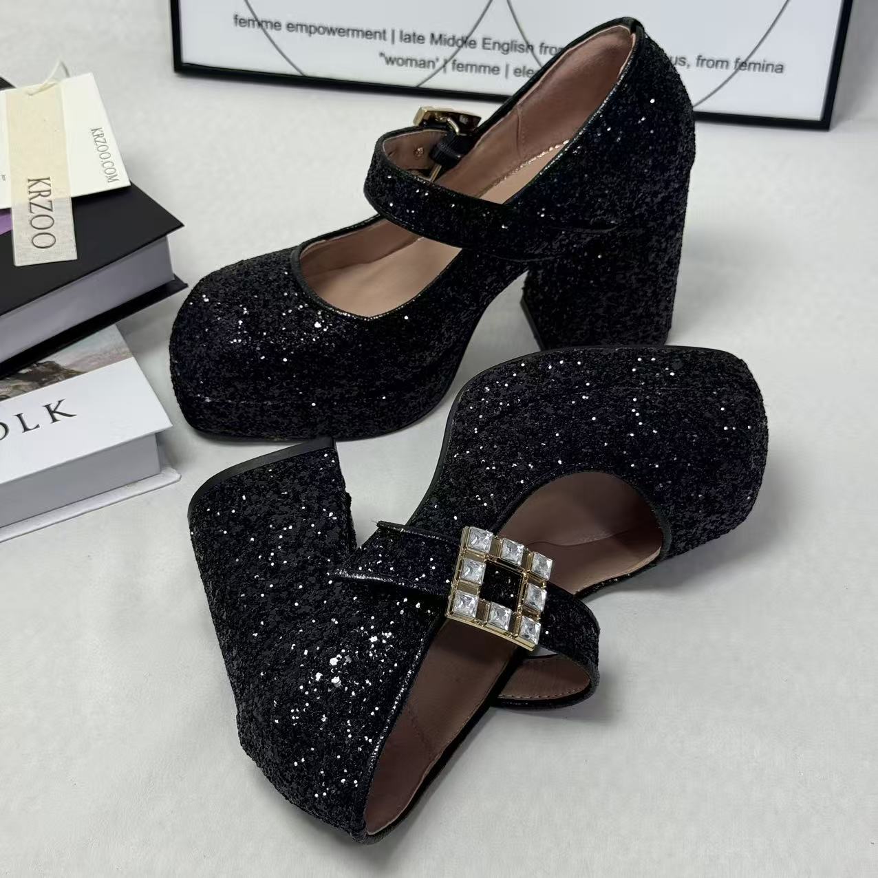 Pleated pointed-toe low-heeled shoes
