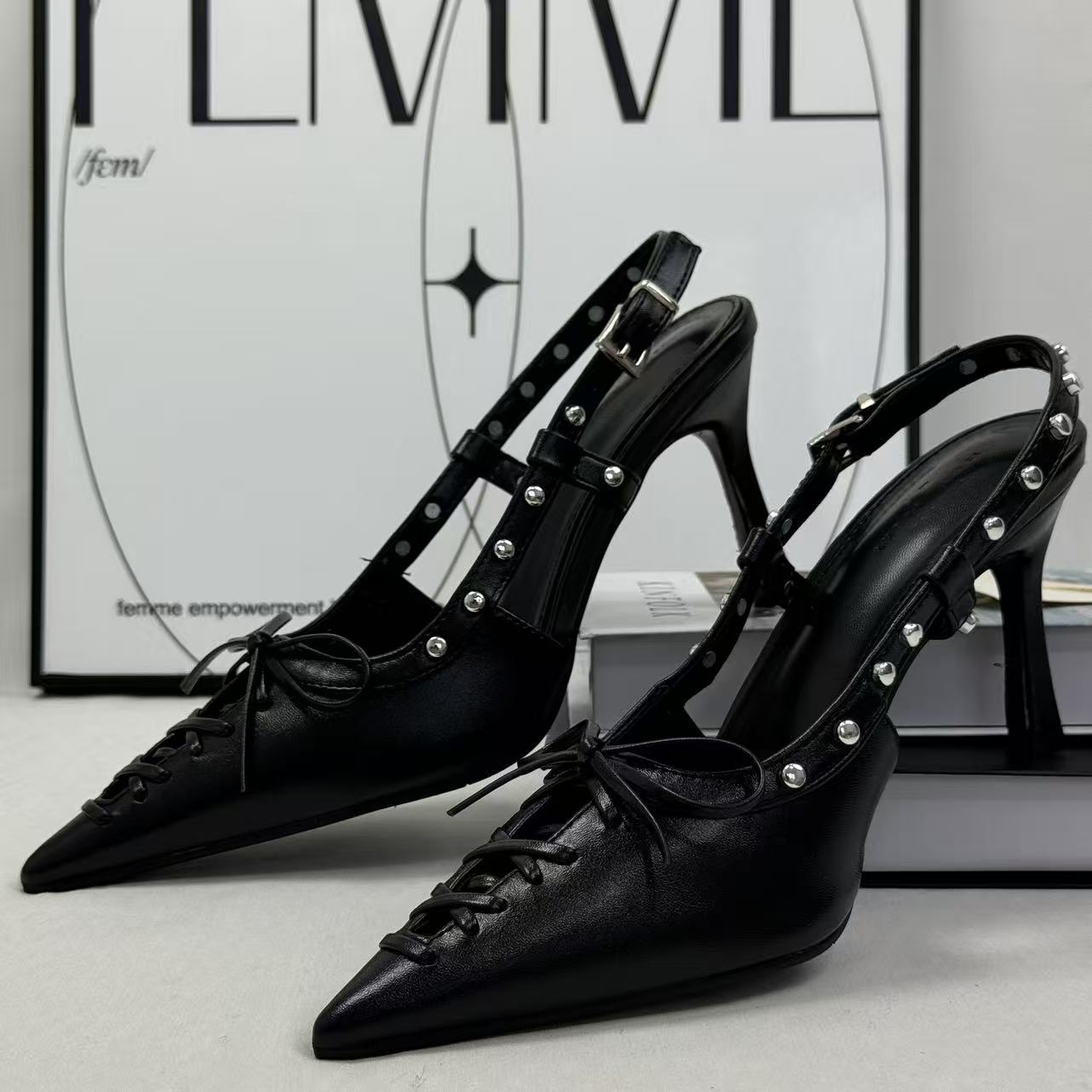 Open-toe lace-up high-heeled shoes