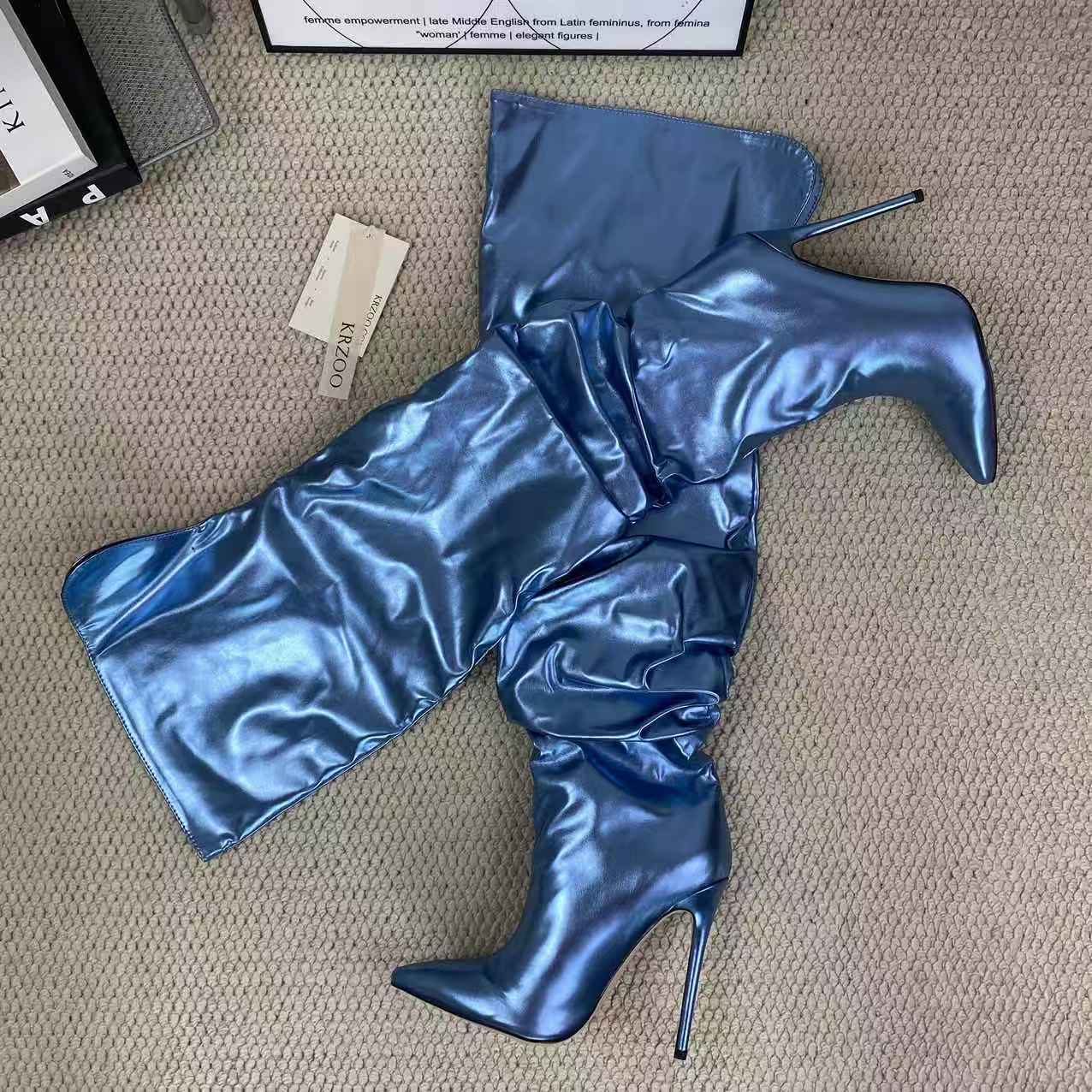 High-crowned knight boots with thick heels