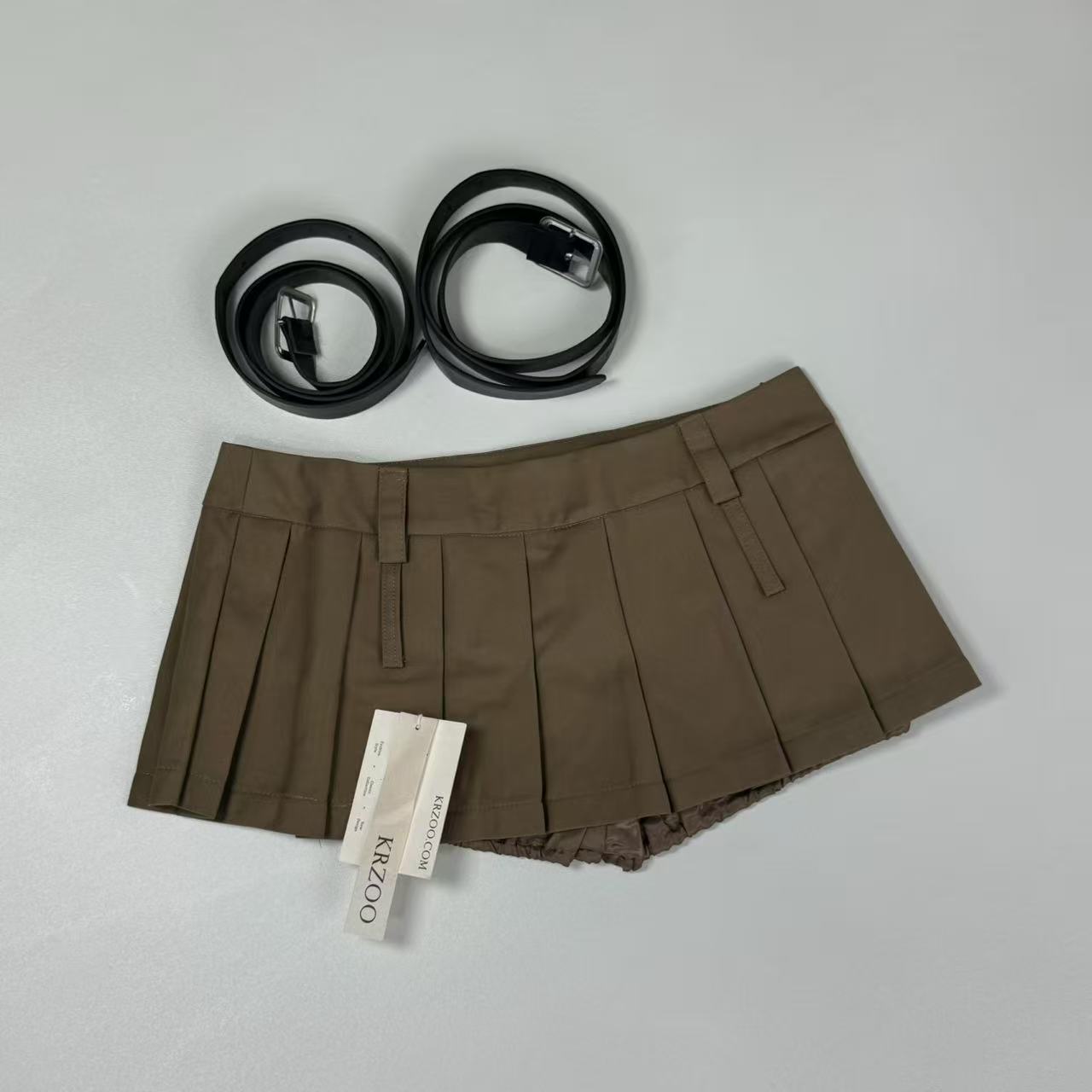 Double belt half-length pleated A-line mini skirt