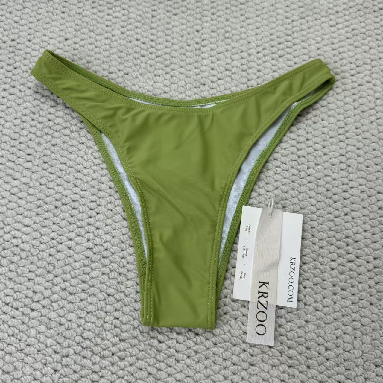 Solid-color triangle underwear or swimming trunks