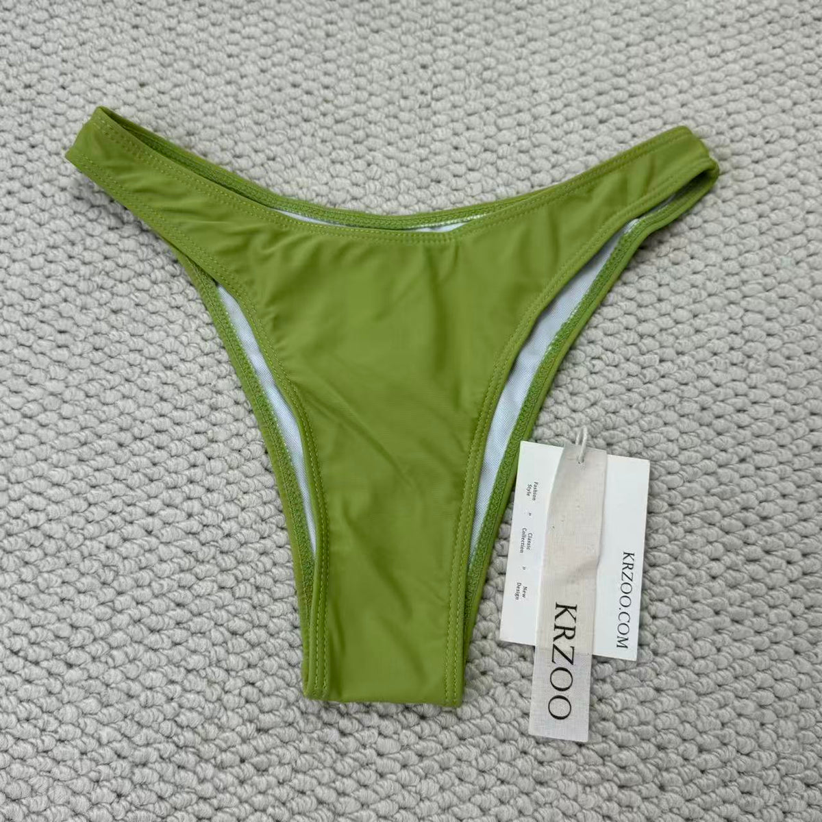 Solid-color triangle underwear or swimming trunks