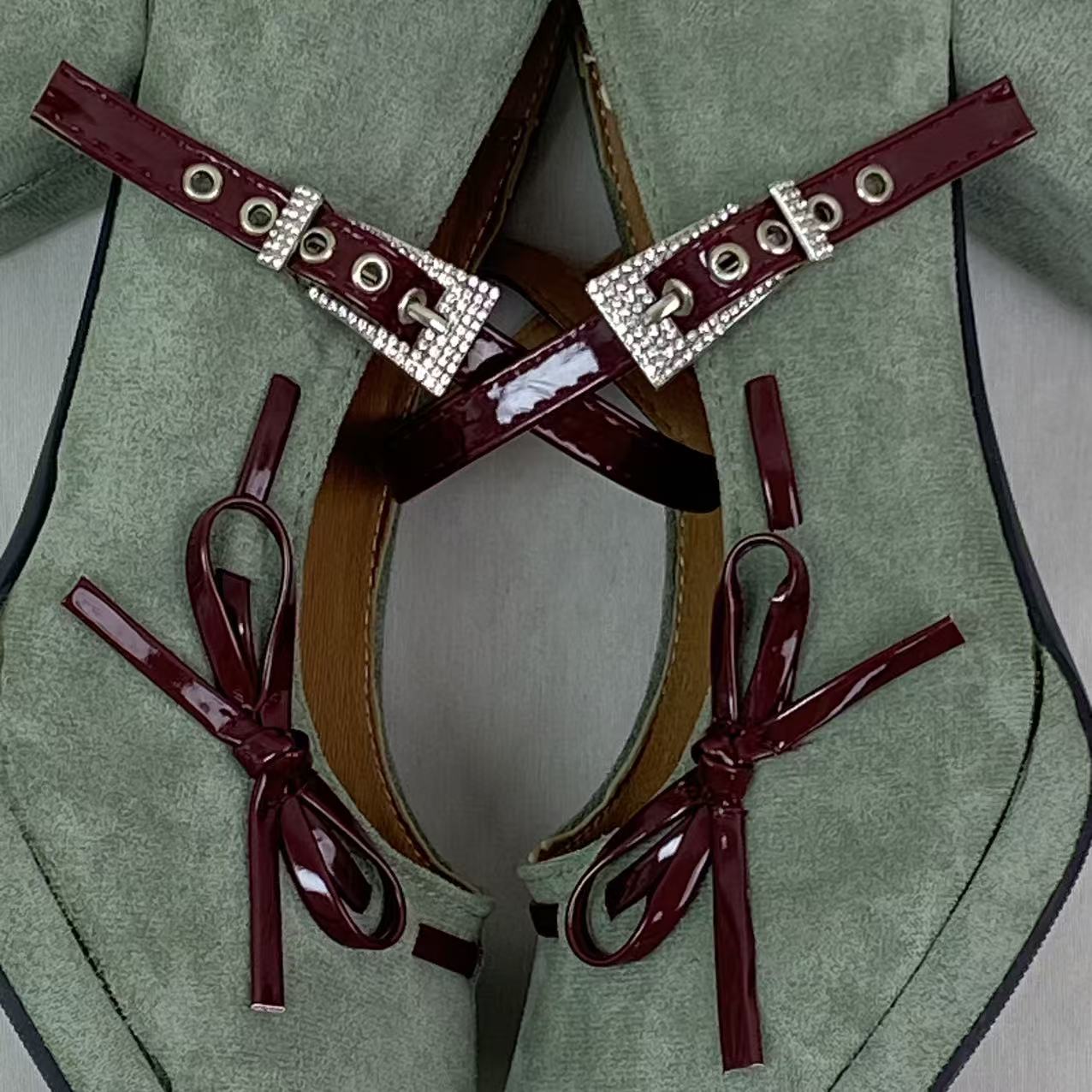 One-strap French-style high-heeled shoes
