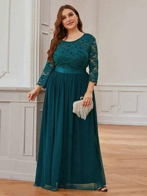 Elegant Lace Evening Dress with Romantic Sleeves for Plus Size Women