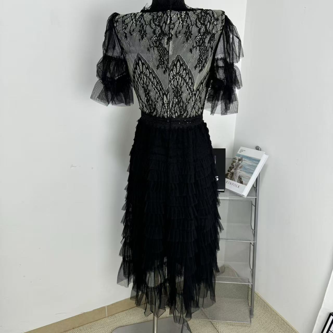 Belted round-neck lace dress