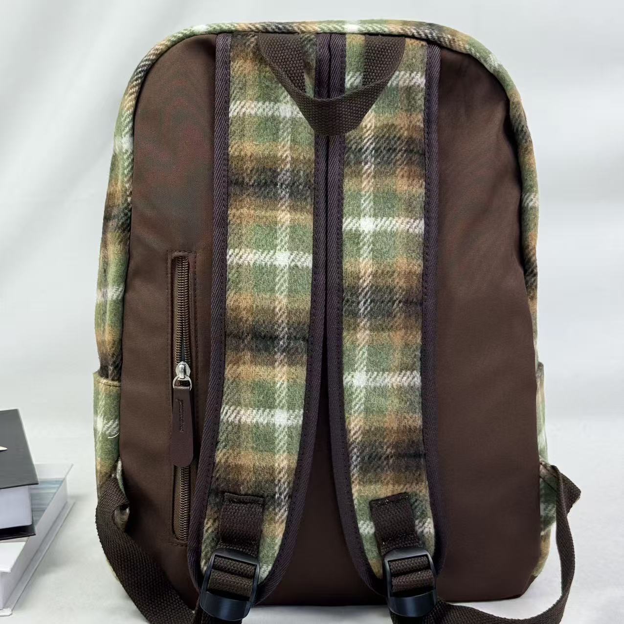 Large-capacity schoolbag