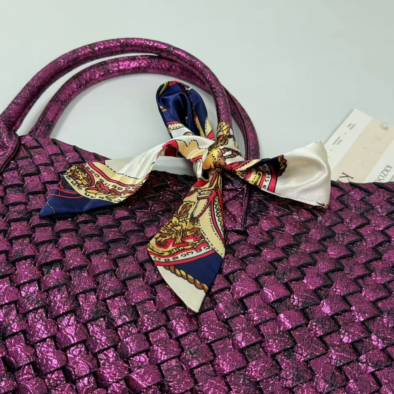 Snake-pattern woven shoulder bag