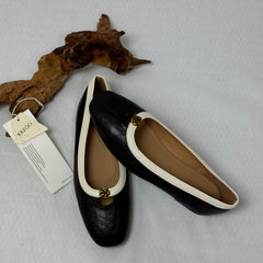 Leather round-toe low-heeled shoes