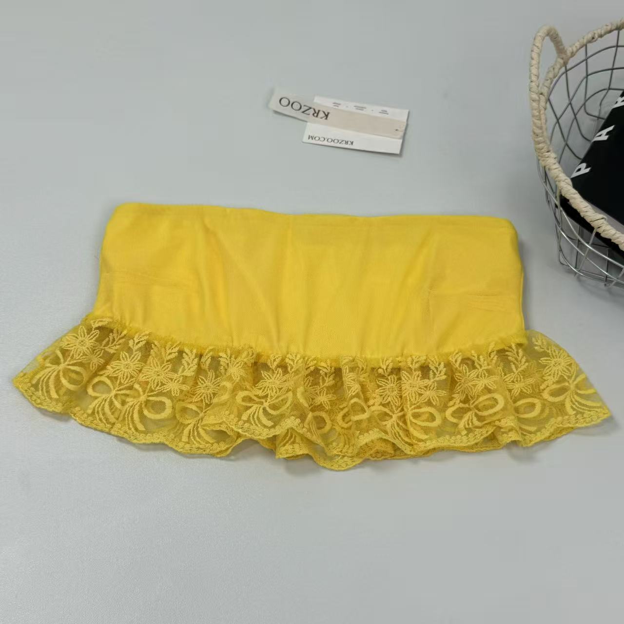 Strapless bust-hugging skirt with lace set