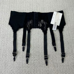 Lace garter hose clasp