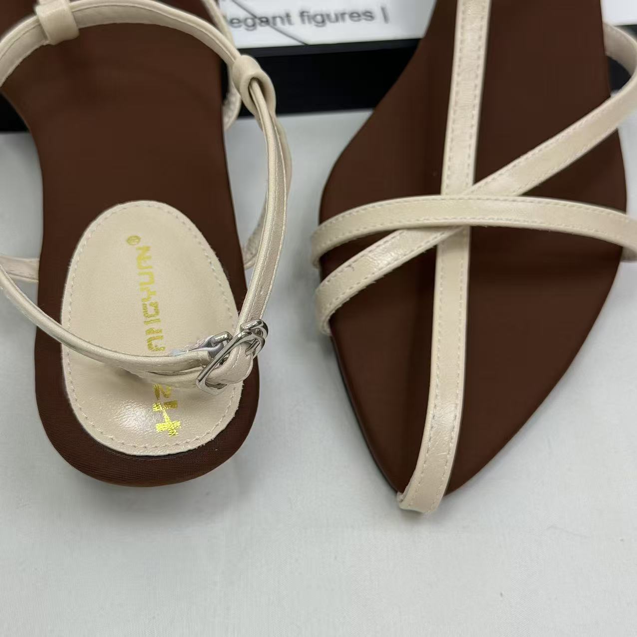 Fine ribbon pointed open-toe sandals