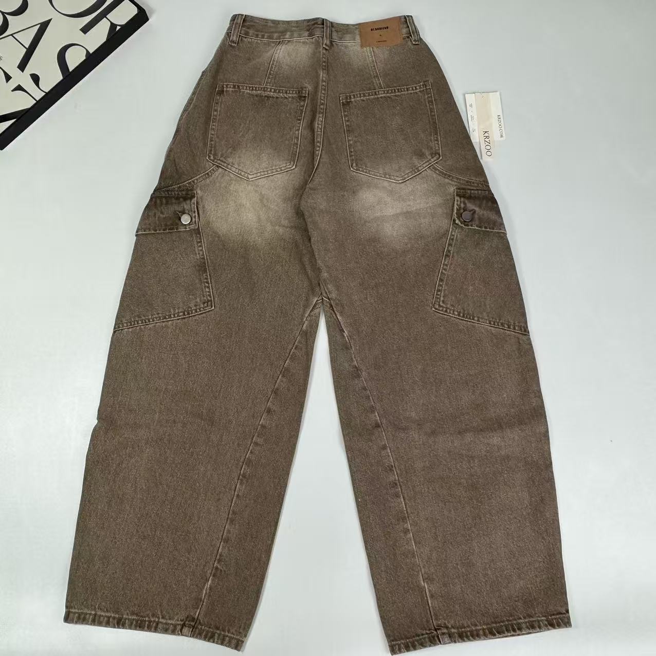 Contrasting color curved knife-shaped jeans
