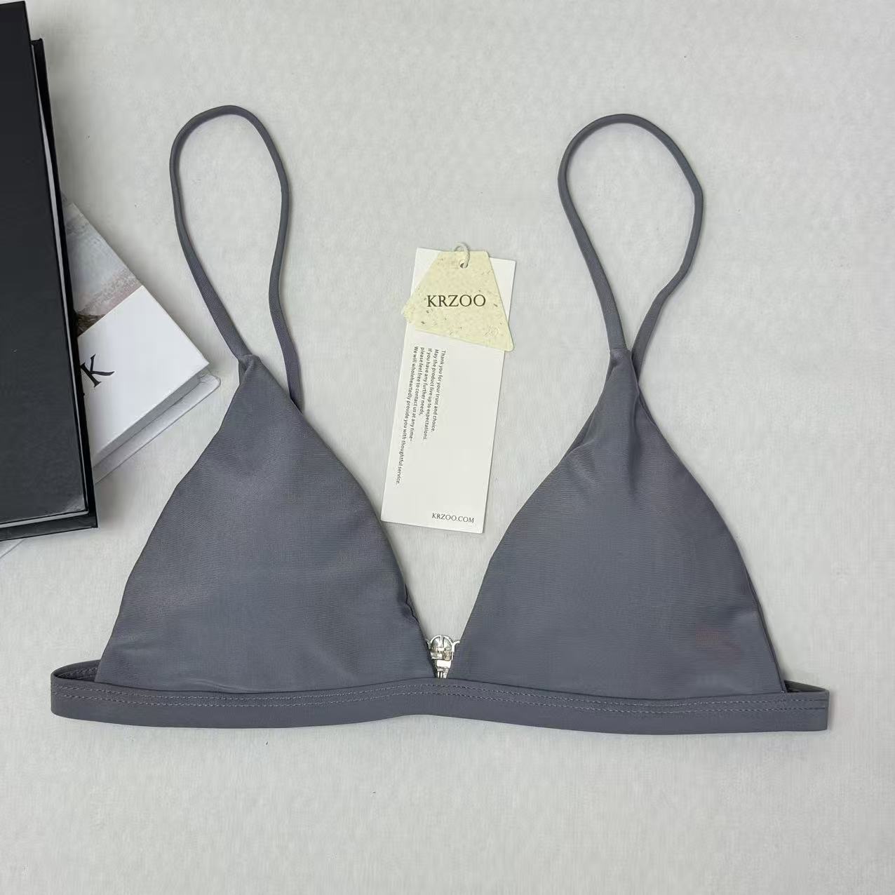 Simple three-piece bikini