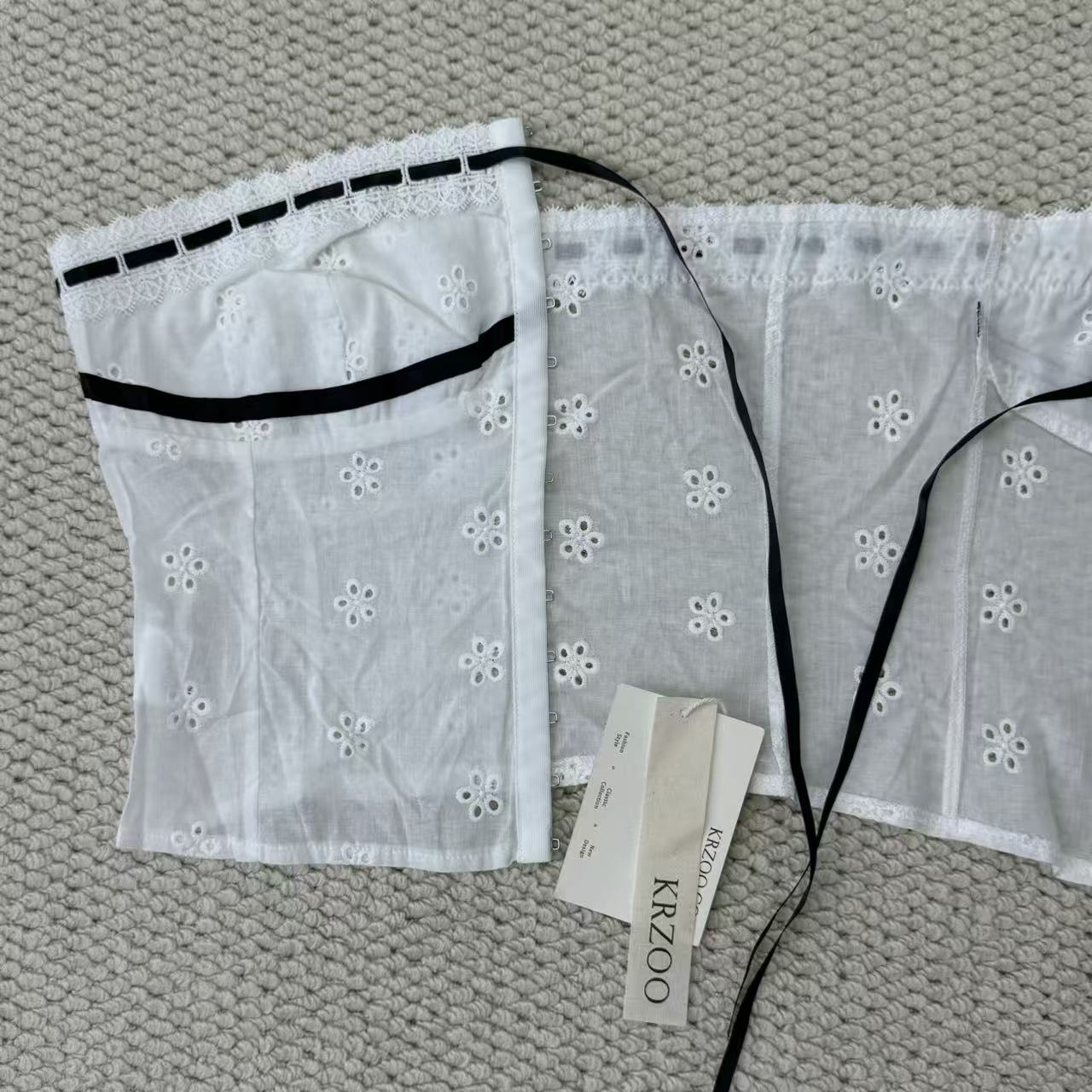 Jacquard strap single-buttoned vest