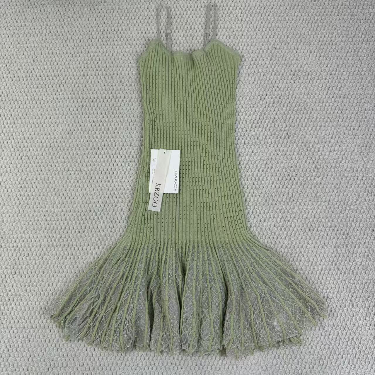 Skirt with contrasting bottom beads