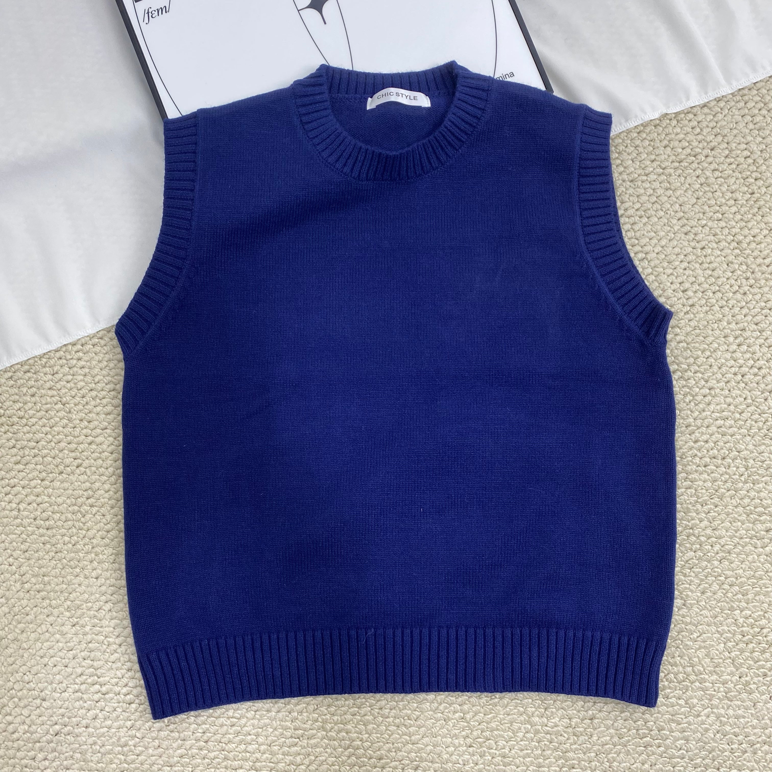 Round Neck Solid Color Knitted Vest
