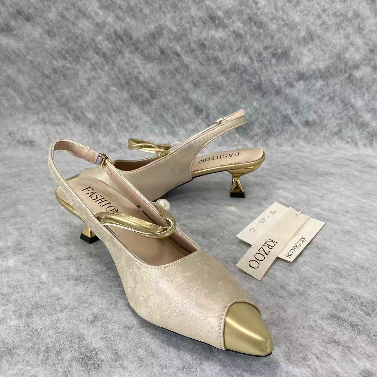 Pointed-toe one-piece square-heel headband