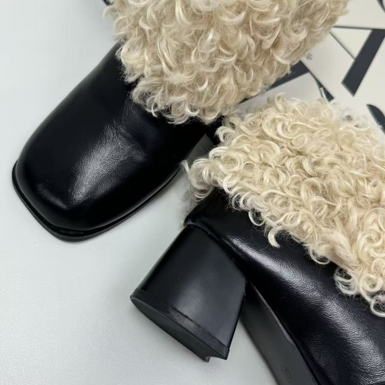 Round-toe thick-soled fuzzy shoes